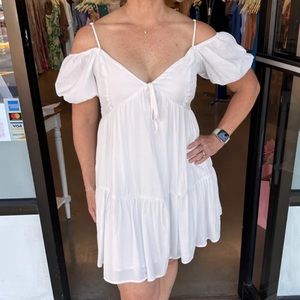 10/$25 HYFVE Off the shoulder v-neck dress size small